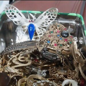 💥Lot of Vintage Pins/Brooches💥Holiday, Butterfly Floral💥